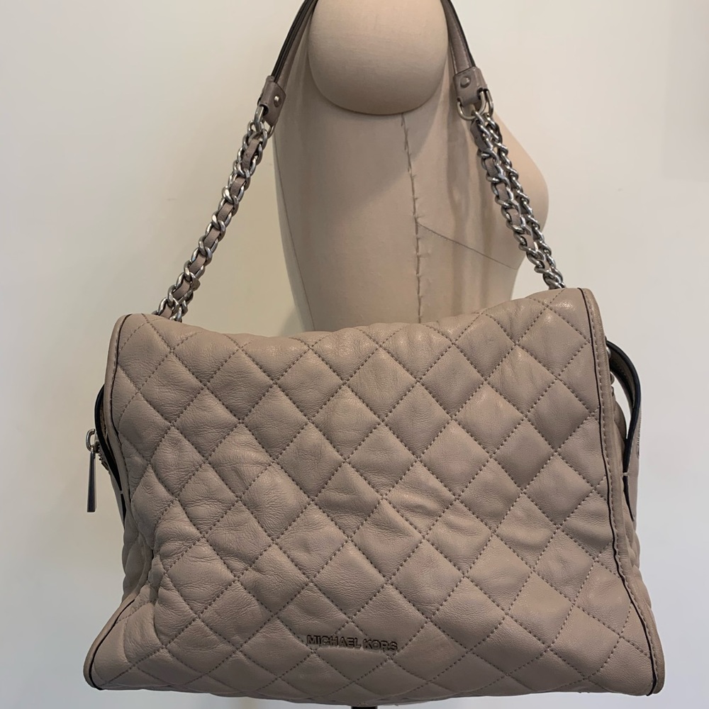 Michael Kors lamb skin light grey shoulder bag like new - Picture 1 of 10